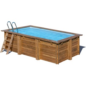 Piscina rettangolare in legno Gre Marbella con scaletta, legno marrone e acqua blu.