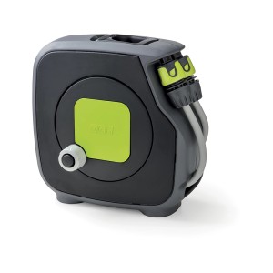 Avvolgitubo grigio con dettaglio verde per irrigazione giardino.