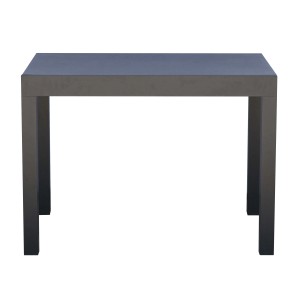 Tavolo da giardino semplice e scuro per uso esterno.