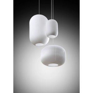 Lampada a sospensione bianca t.b.t., moderna per interni.