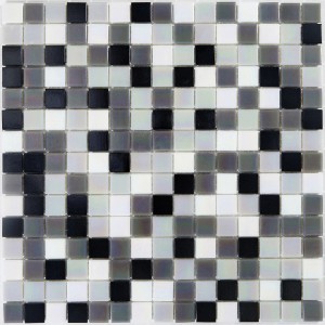 Piastrella mosaico in nero, grigio e bianco per pareti e pavimenti.