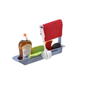 Set utensili da cucina: detersivo per piatti, spazzola, spugne e strofinaccio in scolapiatti.