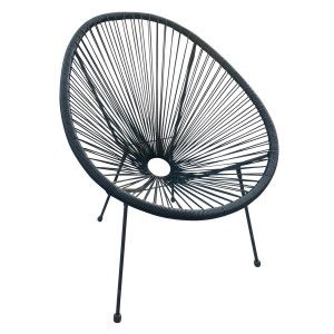 Sedia da giardino t.b.t. nera con seduta intrecciata e design delicato.