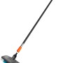Gardena Cleansystem Spazzola Hard, antracite, con setole dure e manico telescopico per la pulizia a umido.