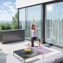 Biohort Stylebox 170 in grigio scuro metallizzato su terrazza con donna che fa yoga.