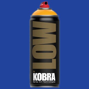 Bomboletta spray Kobra nera con coperchio giallo e ugello spray rosso.