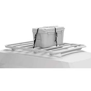 Portapacchi con borsa frigo e cinghie per un trasporto sicuro.