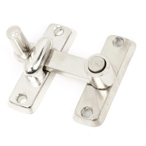 Dettaglio di un chiavistello t.b.t. in metallo.