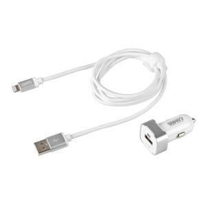 Cavo di ricarica bianco t.b.t. con connettore USB e Lightning e adattatore per auto per interni auto.
