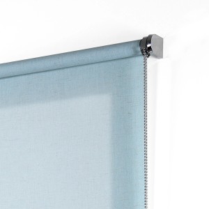Tenda a rullo t.b.t. azzurra con catenella per finestre.