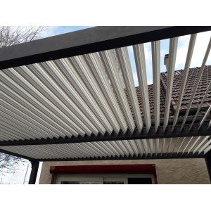 Pergola bioclimatica in alluminio 3630 ecru 360x300 cm