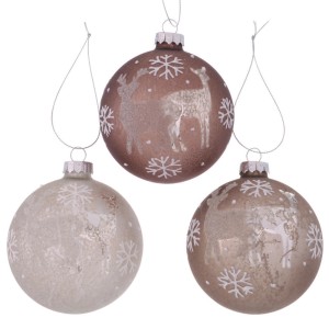 Tre palline di Natale nei toni del marrone e del beige con motivi di cervi e fiocchi di neve.