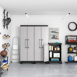 Mobiletto basso in plastica Keter Detroit, grigio chiaro, con maniglie in alluminio. Sistema di scaffalature per garage o cantina.