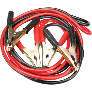 Cavi di avviamento con cavi rossi e neri e pinze per l'avviamento di emergenza.