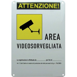 Cartello "Area Videosorvegliata" con icona telecamera e avviso.