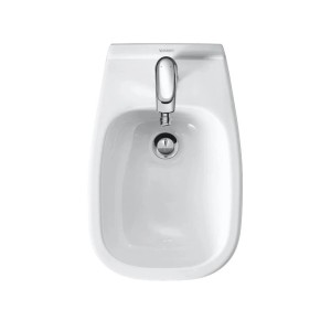 Bidet sospeso Duravit D-Code bianco con rubinetto, troppopieno e foro rubinetto, vista frontale.