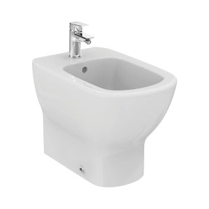 Bidet t.b.t. bianco con rubinetto, vista frontale.