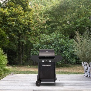 Barbecue a gas Campingaz nero per barbecue in giardino.