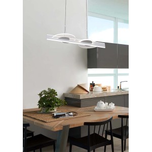 Moderna lampada a sospensione t.b.t. in sala da pranzo, Sospensioni bianche per illuminazione elegante.