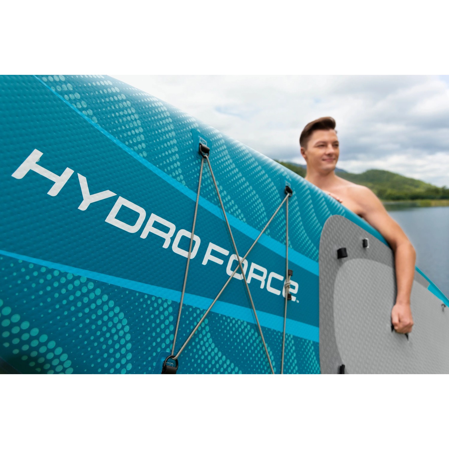 Bestway SUP Board Aqua Drifter, blu, con cinghie e persona. Ideale per stand up paddling.