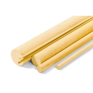 Diversi listelli in legno (aste rotonde) di diverse dimensioni.