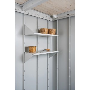 Set di ripiani Biohort (confezione da 4) all'interno della casetta da giardino Neo, per riporre accessori da giardino.