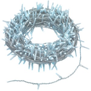 Catena luminosa bianca da esterno arrotolata.