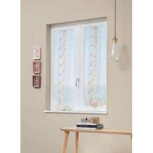 Finestra con tenda a vetro leggera e trasparente con motivo floreale. Categoria: Tende in tessuto.