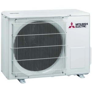 Unità esterna bianca di un condizionatore d'aria. Categoria: Climatizzatori.