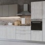 Cucina componibile moderna e luminosa con pensili grigi e cappa aspirante.