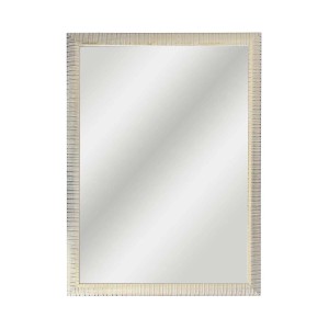 Specchio da parete rettangolare con cornice chiara e strutturata.