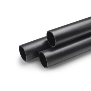 Tubi neri t.b.t. per lampioni da giardino, dettaglio.