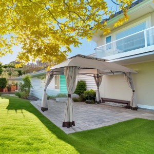 Elegante gazebo con tende in giardino. Ideale per rilassarsi all'aperto.