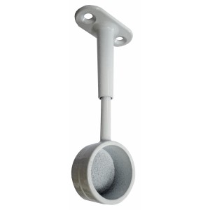 Supporto per asta appendiabiti bianco per sistemazione cucina.