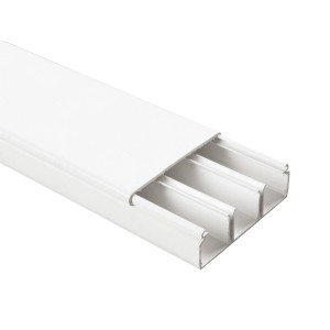 Canalina passacavi bianca t.b.t. per ambienti umidi, vista dettagliata.