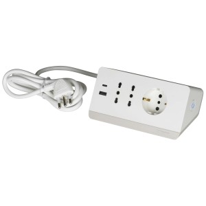Multipresa bianca t.b.t. con presa Schuko, porte USB e cavo di alimentazione.