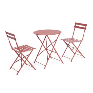 Set di mobili da giardino t.b.t. con tavolo e due sedie in terracotta.