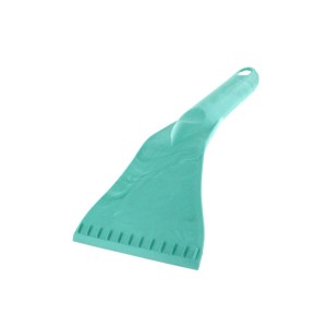 Raschietto per ghiaccio turchese con manico e bordo raschiante per finestrini auto.