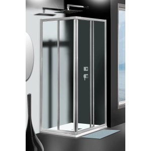Box doccia angolare con telaio argento e pareti in vetro scuro.