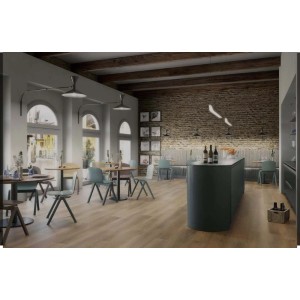 Pavimento vinilico chiaro installato in un ristorante. Categoria: Pavimenti vinilici.