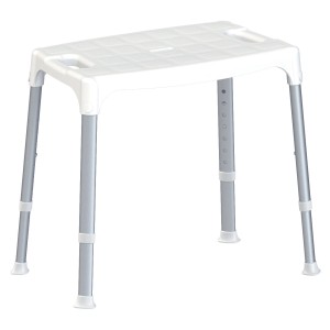 Sgabello da doccia bianco con gambe argentate regolabili in altezza per una maggiore sicurezza in bagno.