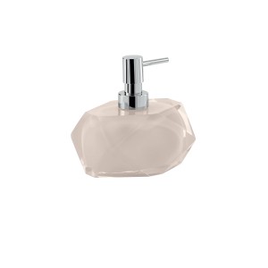 Elegante dispenser sapone con design sfaccettato e pompa cromata.