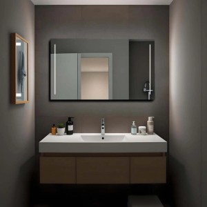 Specchio da parete rettangolare con illuminazione LED in bagno moderno.