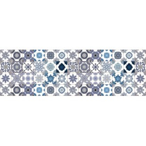 Paraschizzi decorativo con piastrelle a ornamento blu e bianco.