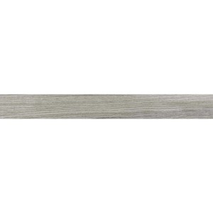 Battiscopa grigio in gres porcellanato effetto legno.