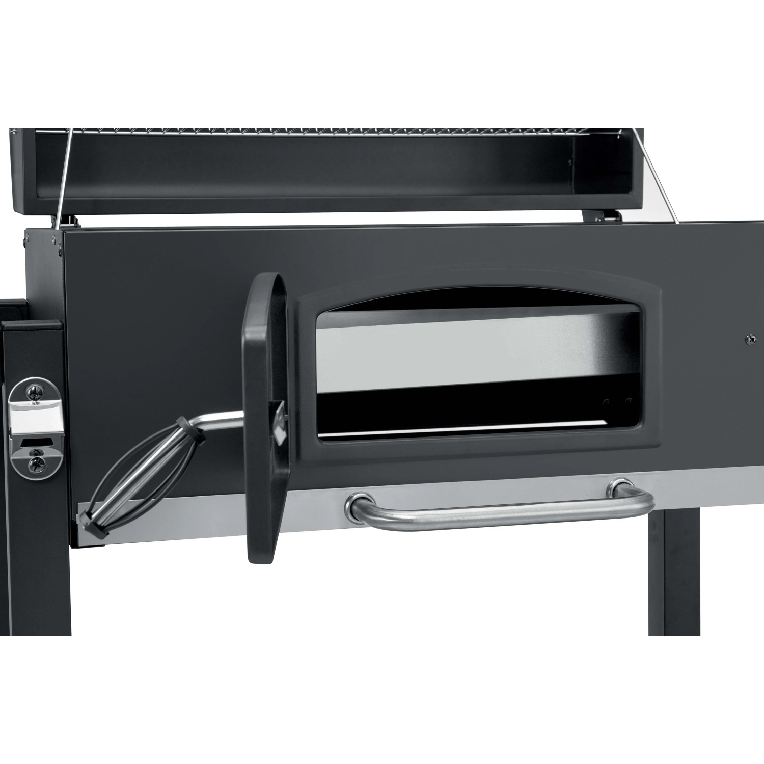 Dettaglio del barbecue a carbonella t.b.t. con sportello del forno aperto.