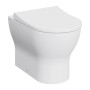 WC a terra bianco (t.b.t.) con design chiuso per bagni moderni.