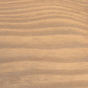 Primo piano di legno trattato con olio. L'olio per legno esalta le venature naturali.