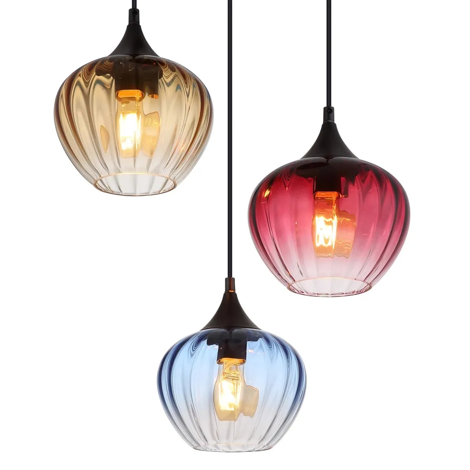 Lampada a sospensione a tre luci con paralumi in vetro colorato (blu, rosso, giallo).