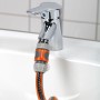 Adattatore Gardena Perlstrahl-Gewindeadapter fissato al rubinetto nel lavandino.